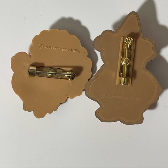 Hallmark Cards Vintage Pins, Retro Halloween Bear Thanksgiving Turkey Br… - Picture 2 of 3